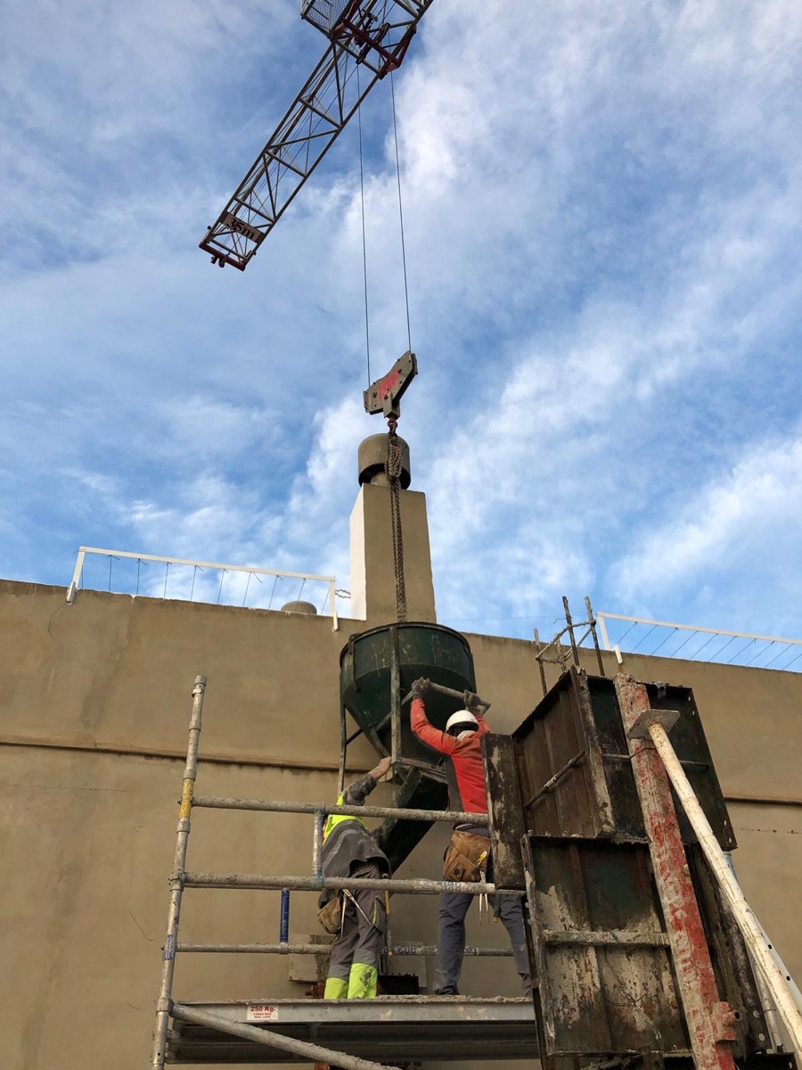 Maquinaria de obra y precisión constructiva